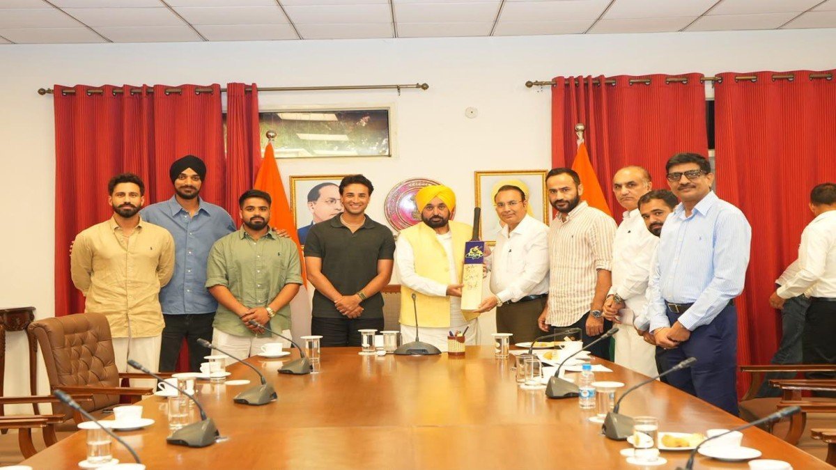 शेर-ए-पंजाब T-20 कप के खिलाड़ियों से मिले मुख्यमंत्री, बोले- खेलों से जुड़कर युवा बनाएंगे पंजाब का नाम रोशन